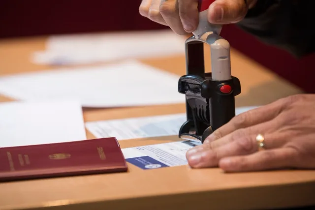 Officers U.S. Customs Border Protection. Creare documenti doganali per la spedizione: fattura commerciale e pro forma, prova dell’origine, lista di imballaggio